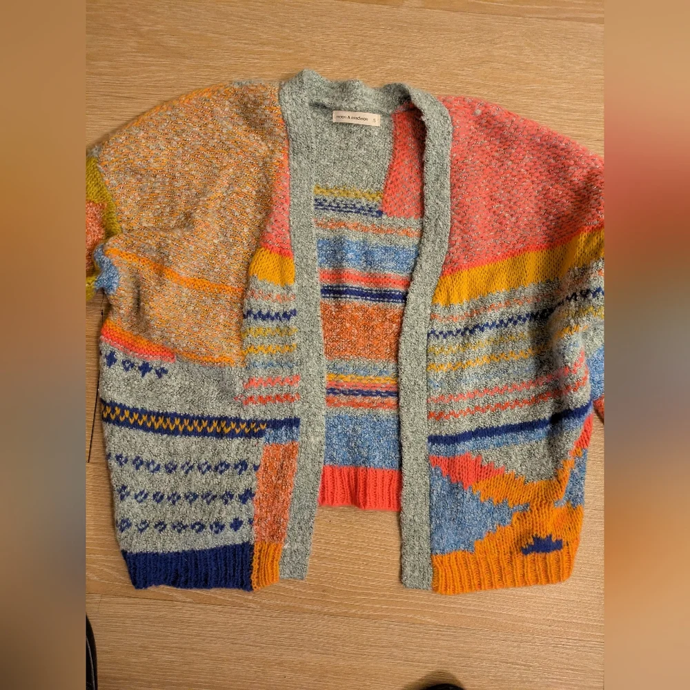 Colorful Geometric Patterned Sweater - Picture 4 of 15